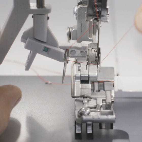 Integrierter Nadeleinfädler der BERNINA L 850
